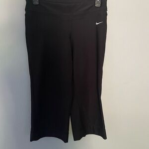 EUC Nike Dri-fit wide leg capris. Elastic waist‎ .size small